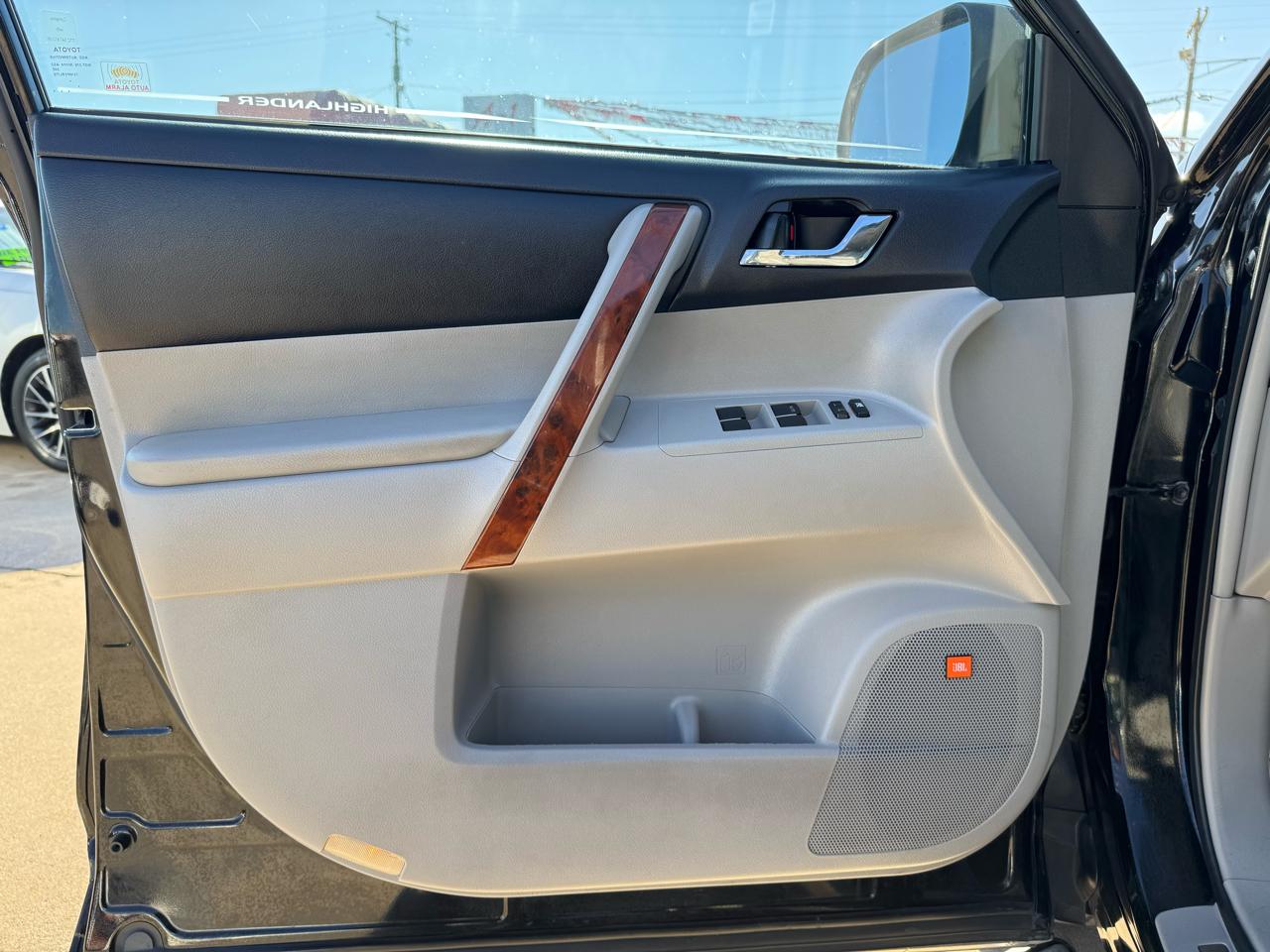 Toyota Highlander Limited 2WD 2012