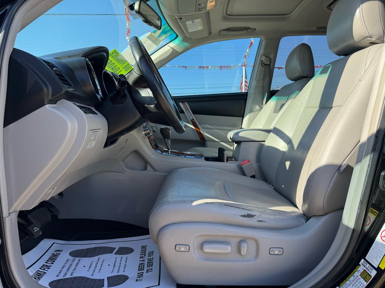 Toyota Highlander Limited 2WD 2012