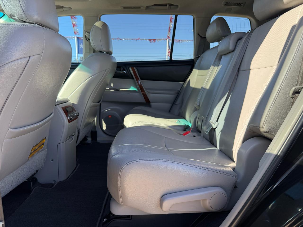 Toyota Highlander Limited 2WD 2012