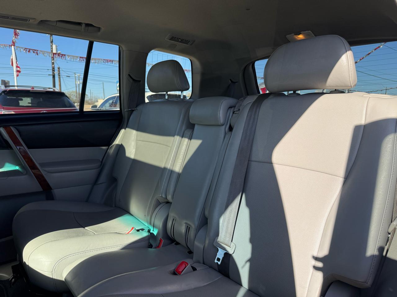 Toyota Highlander Limited 2WD 2012