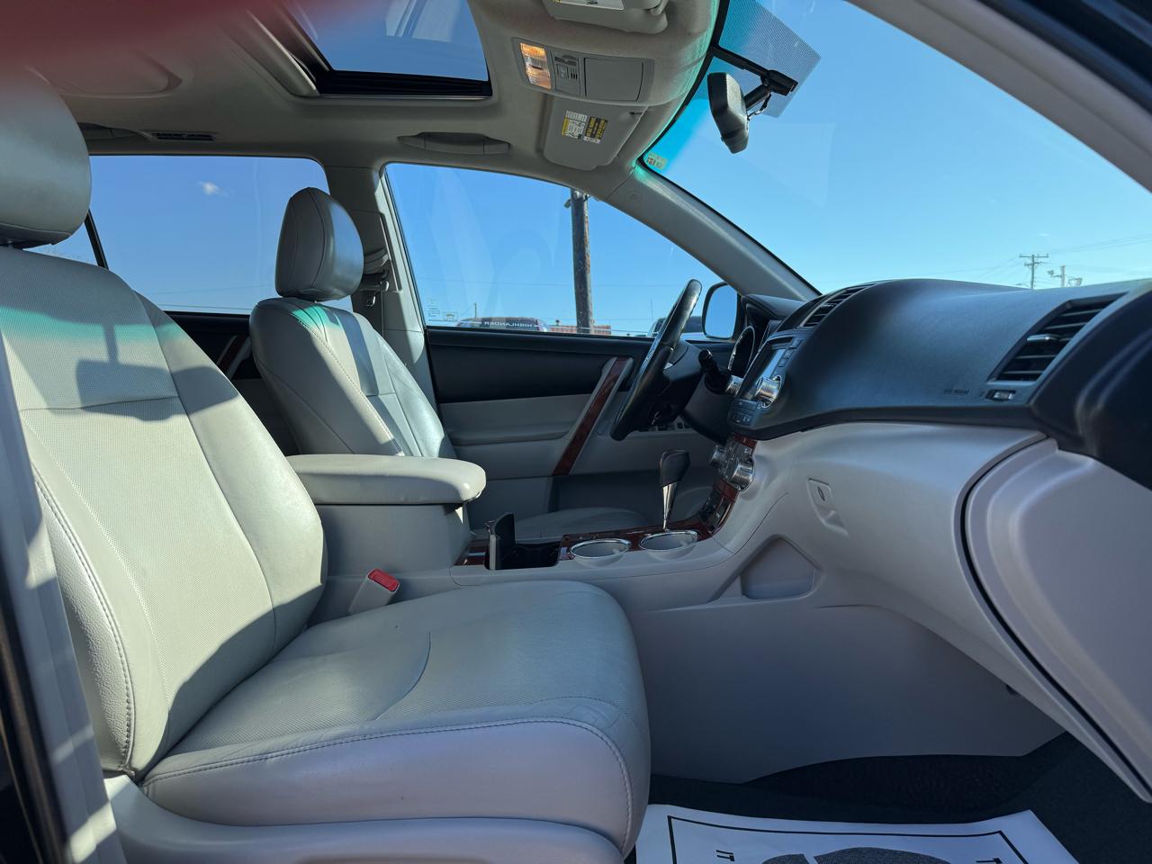 Toyota Highlander Limited 2WD 2012