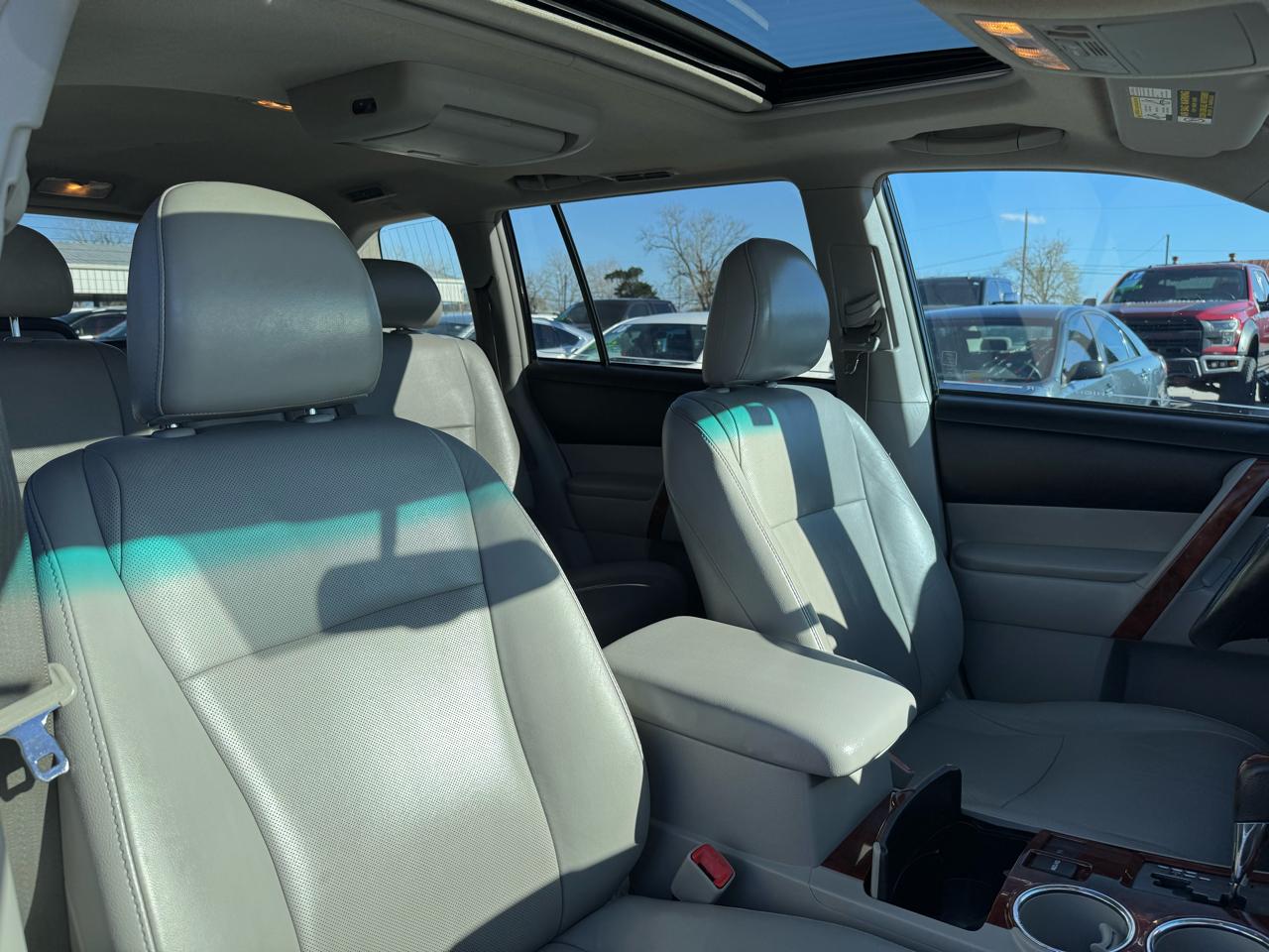 Toyota Highlander Limited 2WD 2012