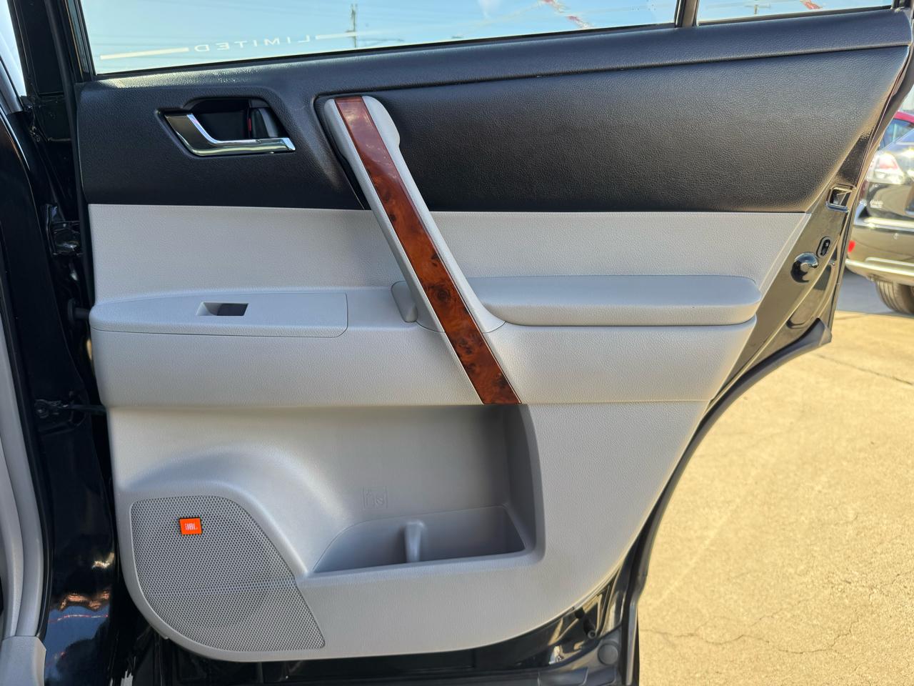 Toyota Highlander Limited 2WD 2012