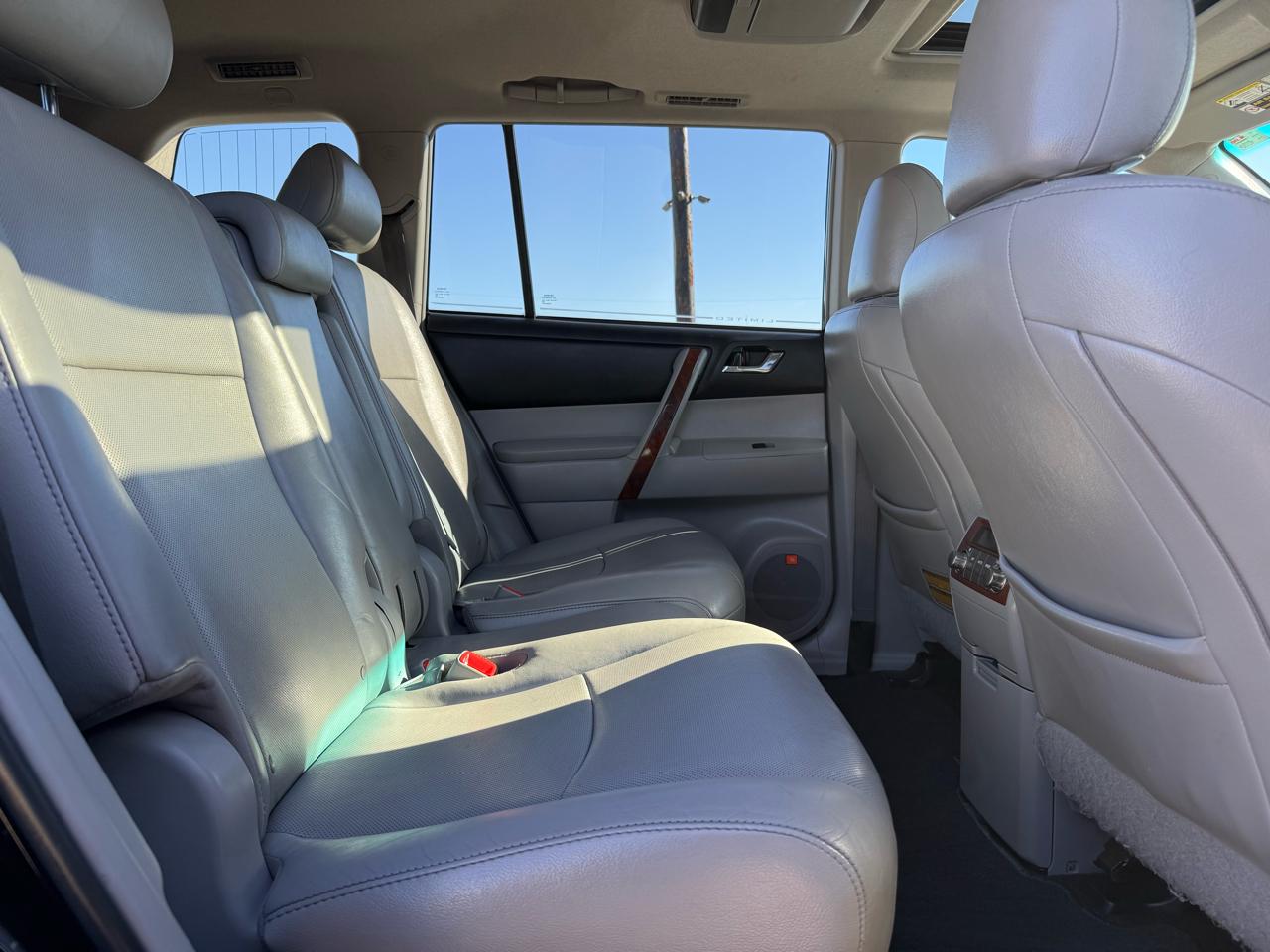 Toyota Highlander Limited 2WD 2012