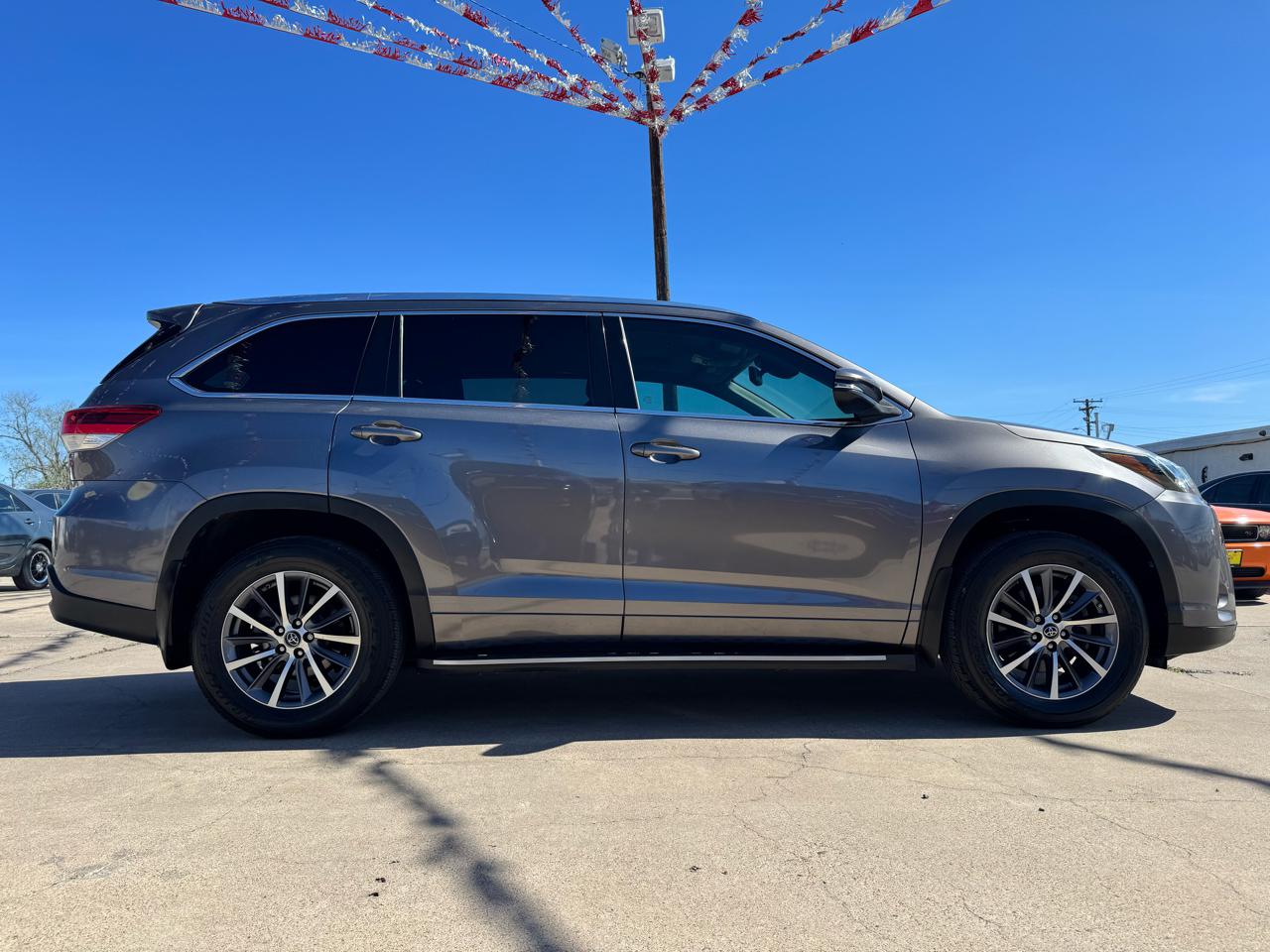 Toyota Highlander SE FWD V6 2017