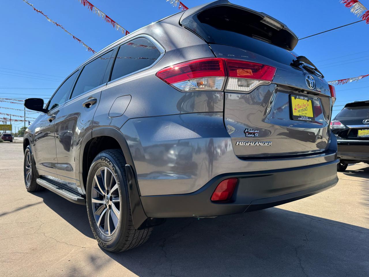 Toyota Highlander SE FWD V6 2017