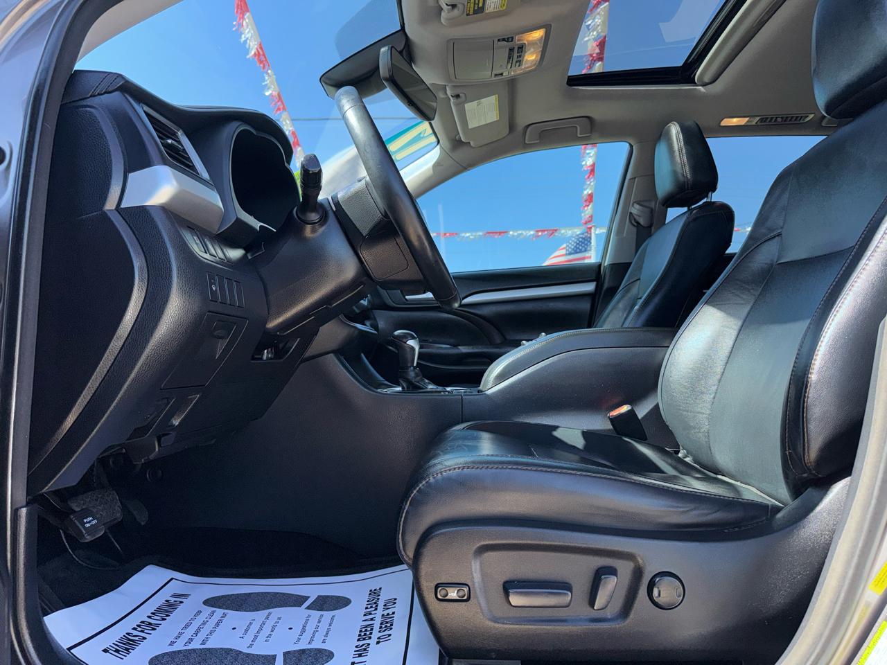 Toyota Highlander SE FWD V6 2017