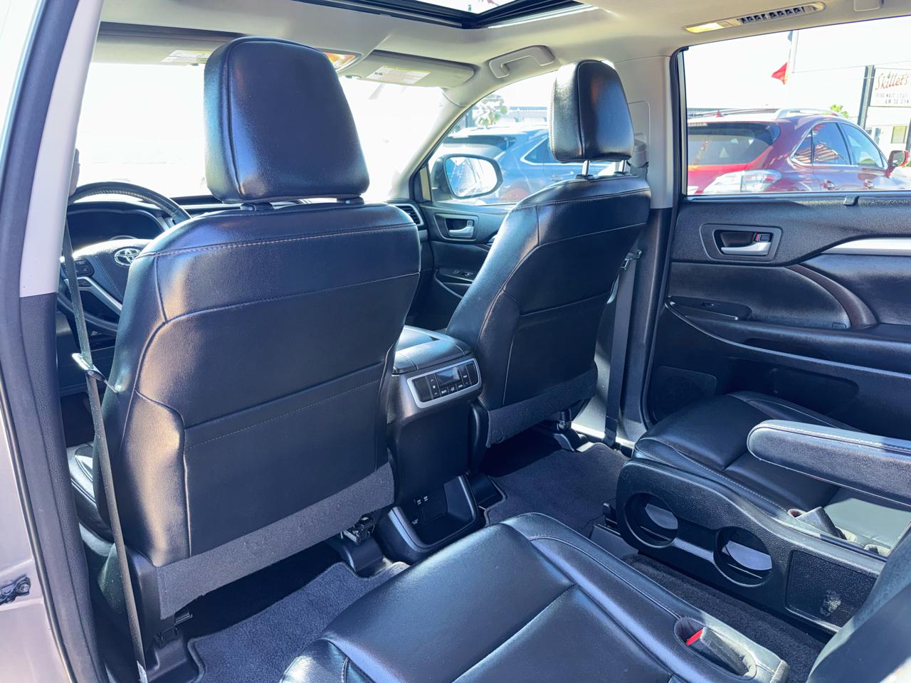 Toyota Highlander SE FWD V6 2017