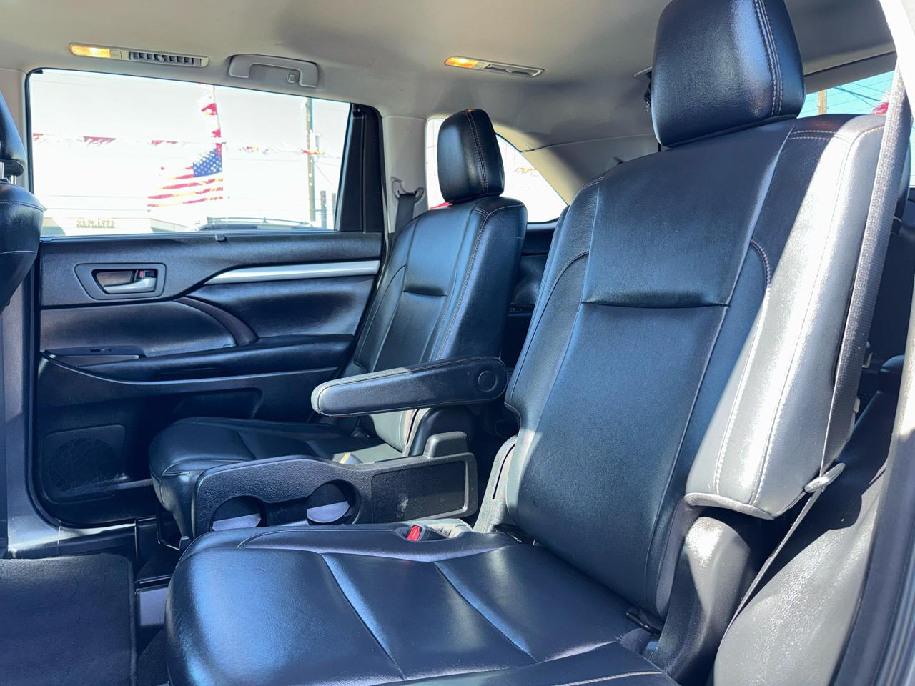 Toyota Highlander SE FWD V6 2017