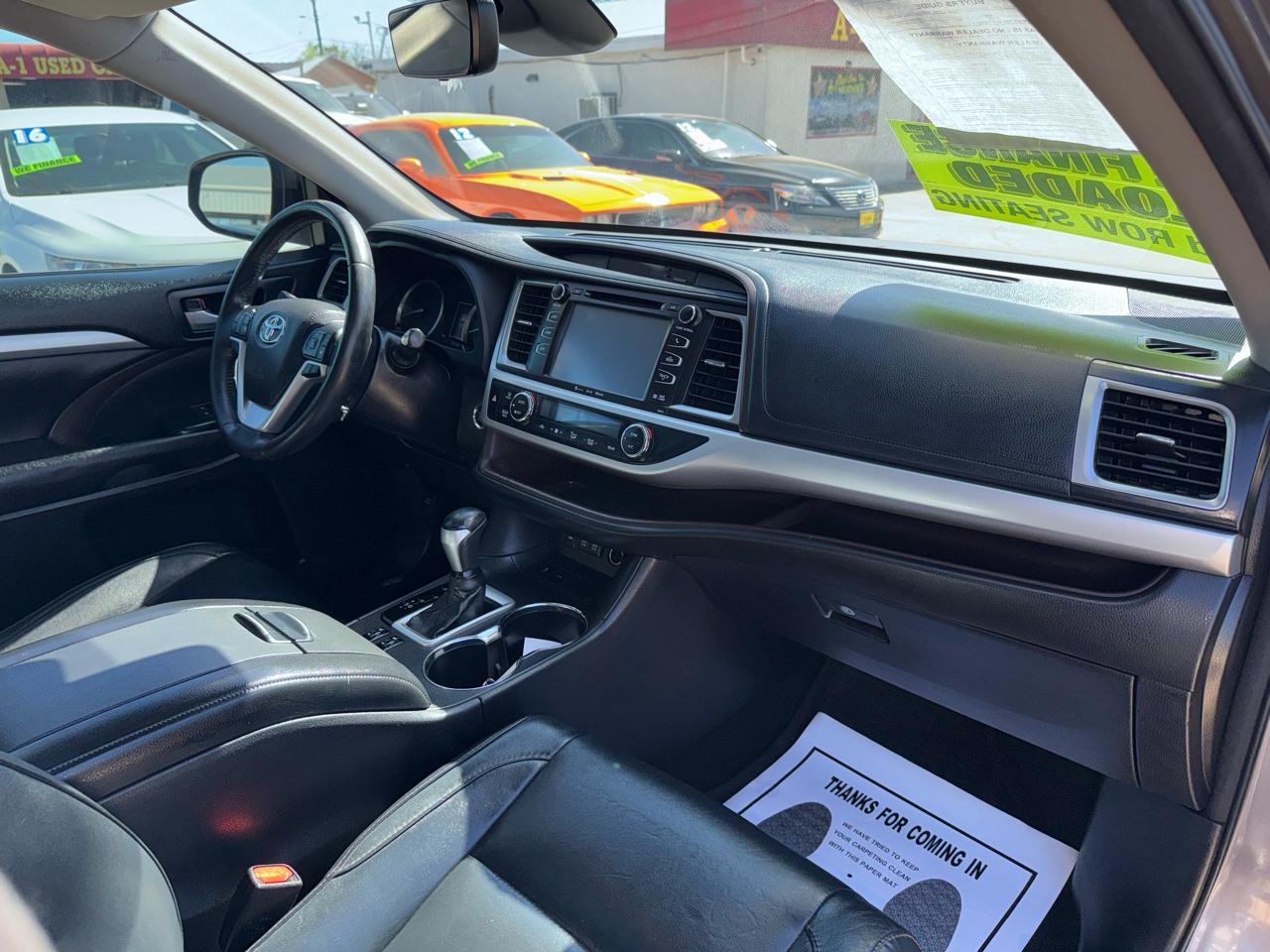 Toyota Highlander SE FWD V6 2017