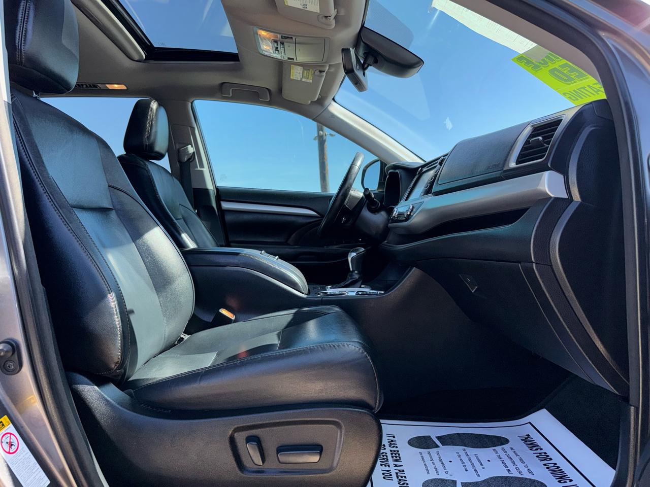 Toyota Highlander SE FWD V6 2017