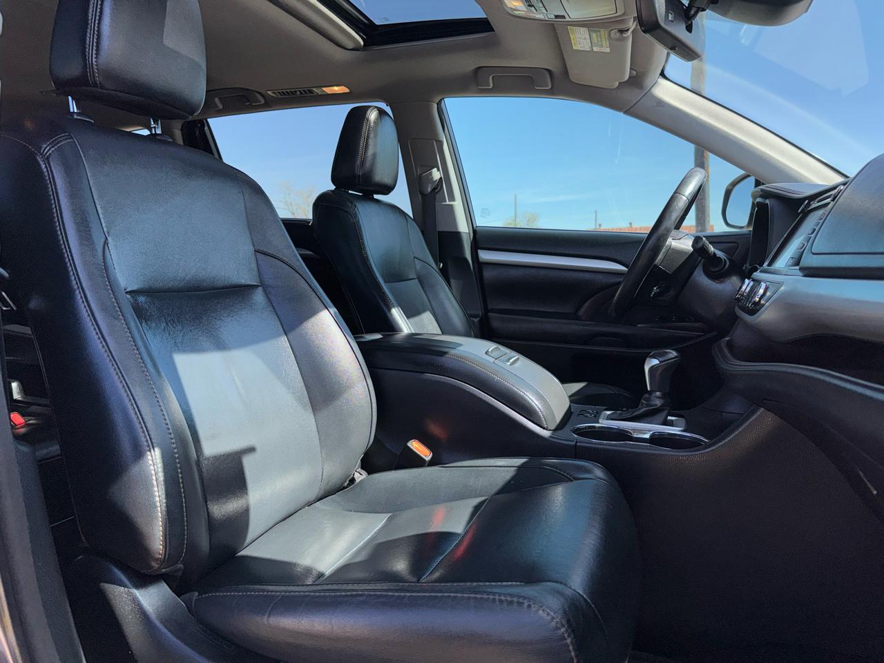 Toyota Highlander SE FWD V6 2017