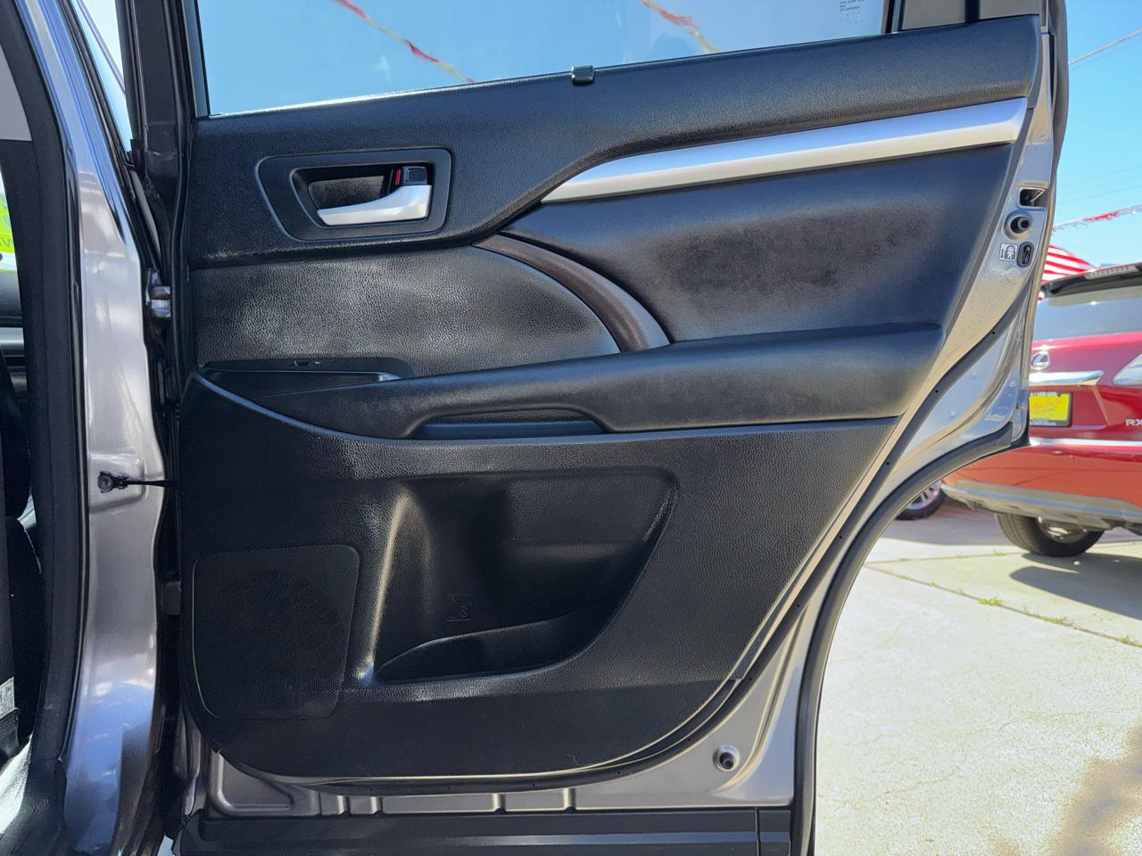 Toyota Highlander SE FWD V6 2017