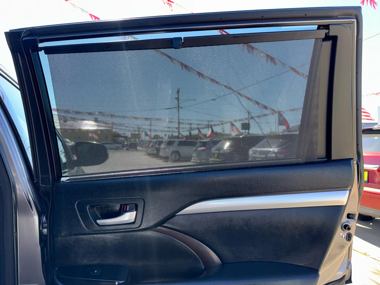 Toyota Highlander SE FWD V6 2017