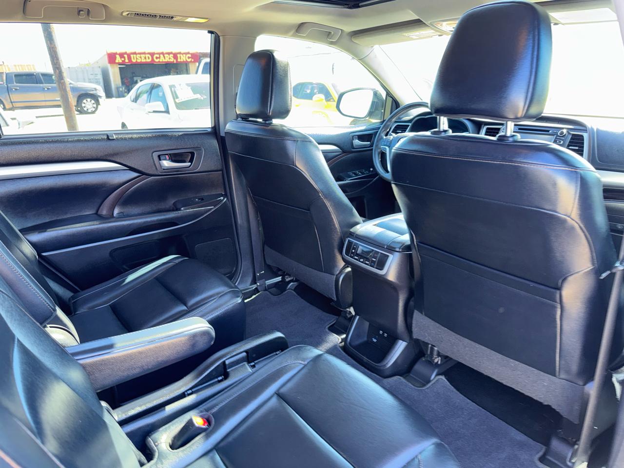 Toyota Highlander SE FWD V6 2017