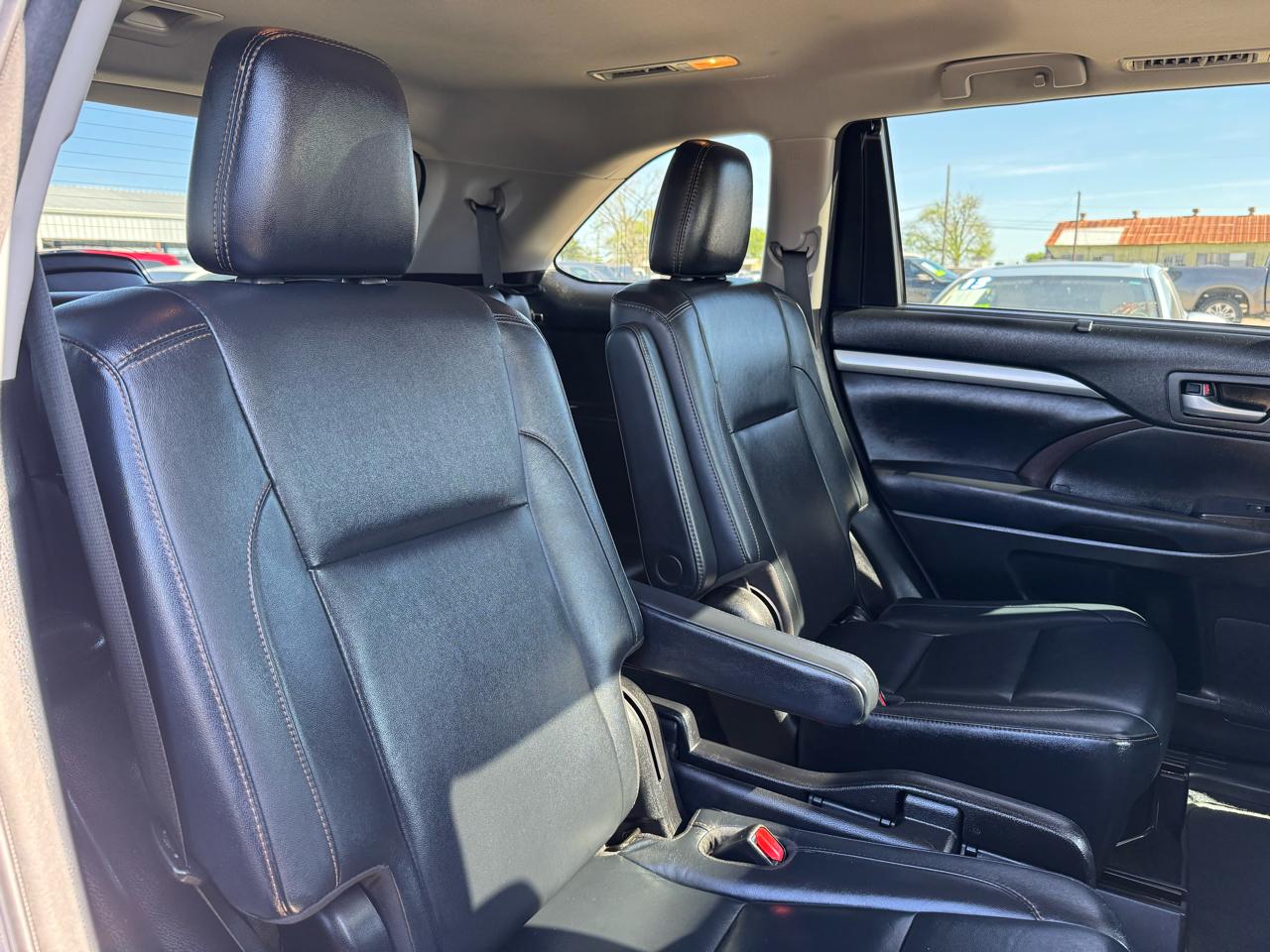 Toyota Highlander SE FWD V6 2017