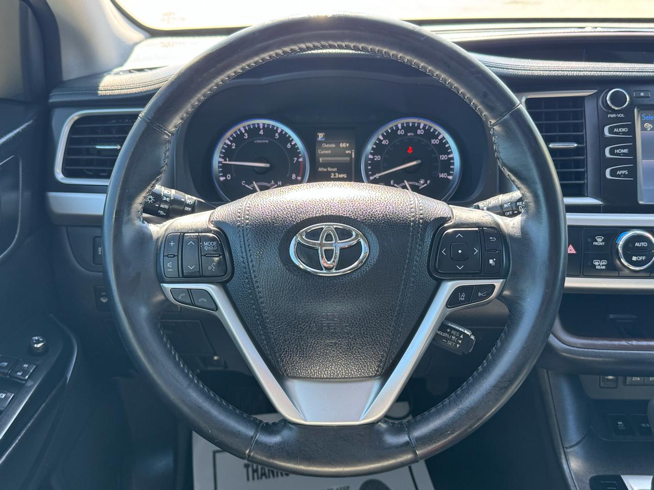 Toyota Highlander SE FWD V6 2017