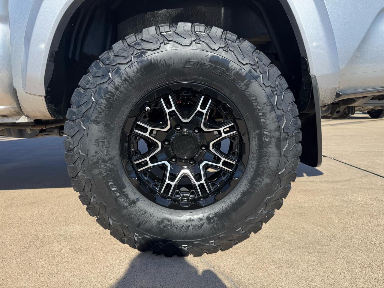 Toyota Tacoma SR5 Double Cab Long Bed V6 6AT 2WD 2017