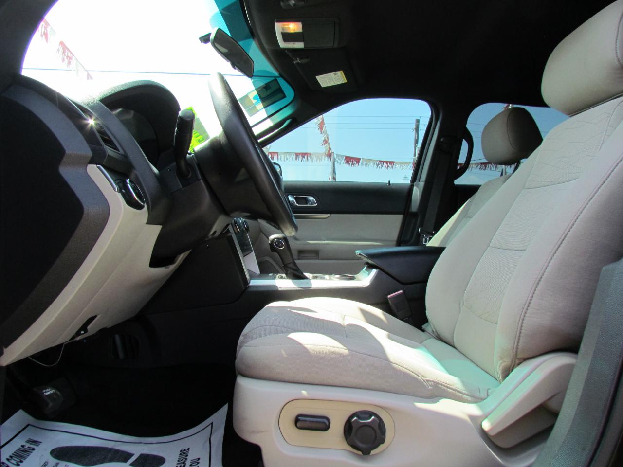 Ford Explorer Base FWD 2015