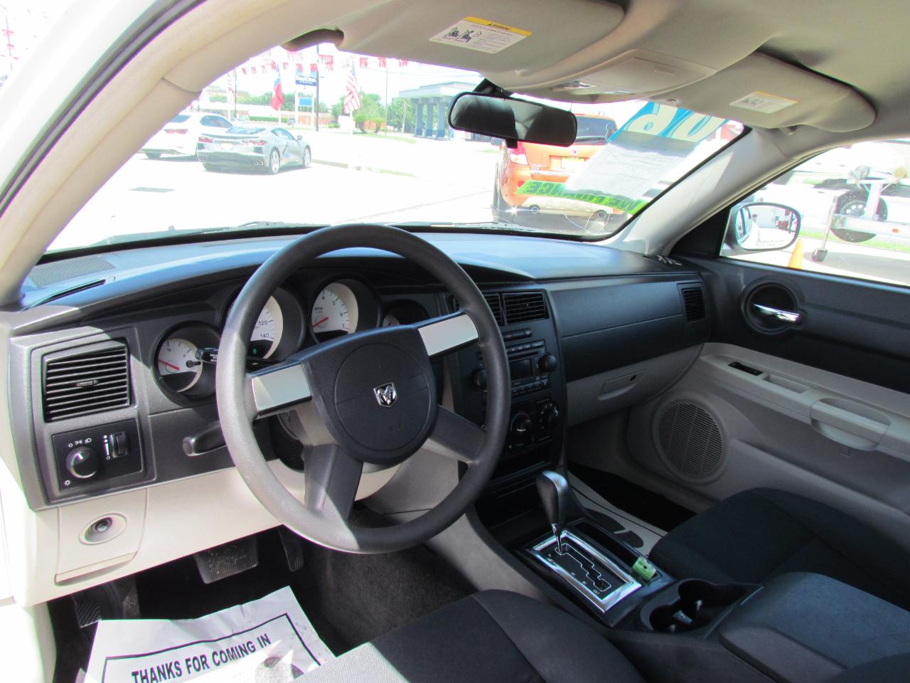 Dodge Charger Base 2006