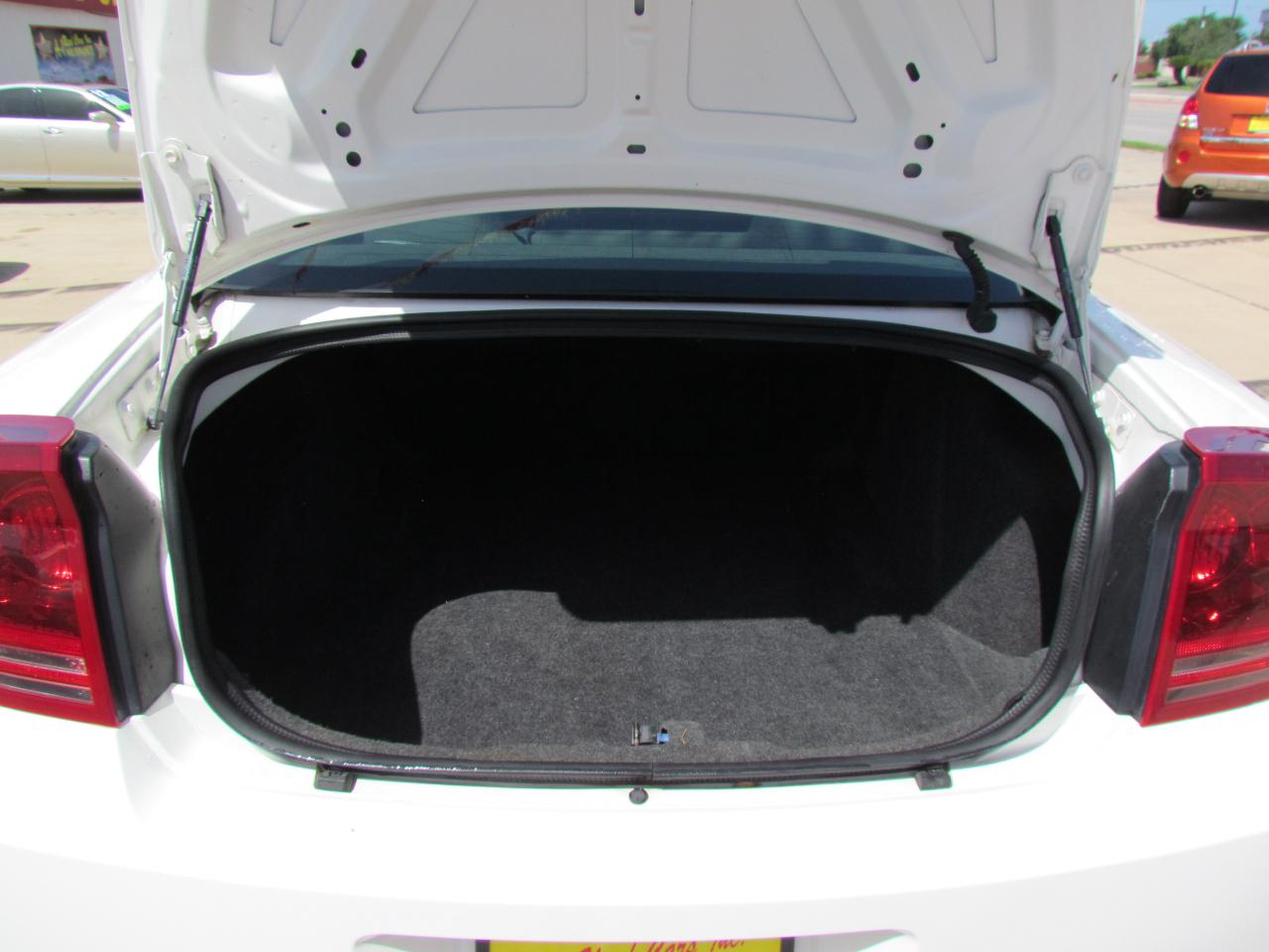 Dodge Charger Base 2006