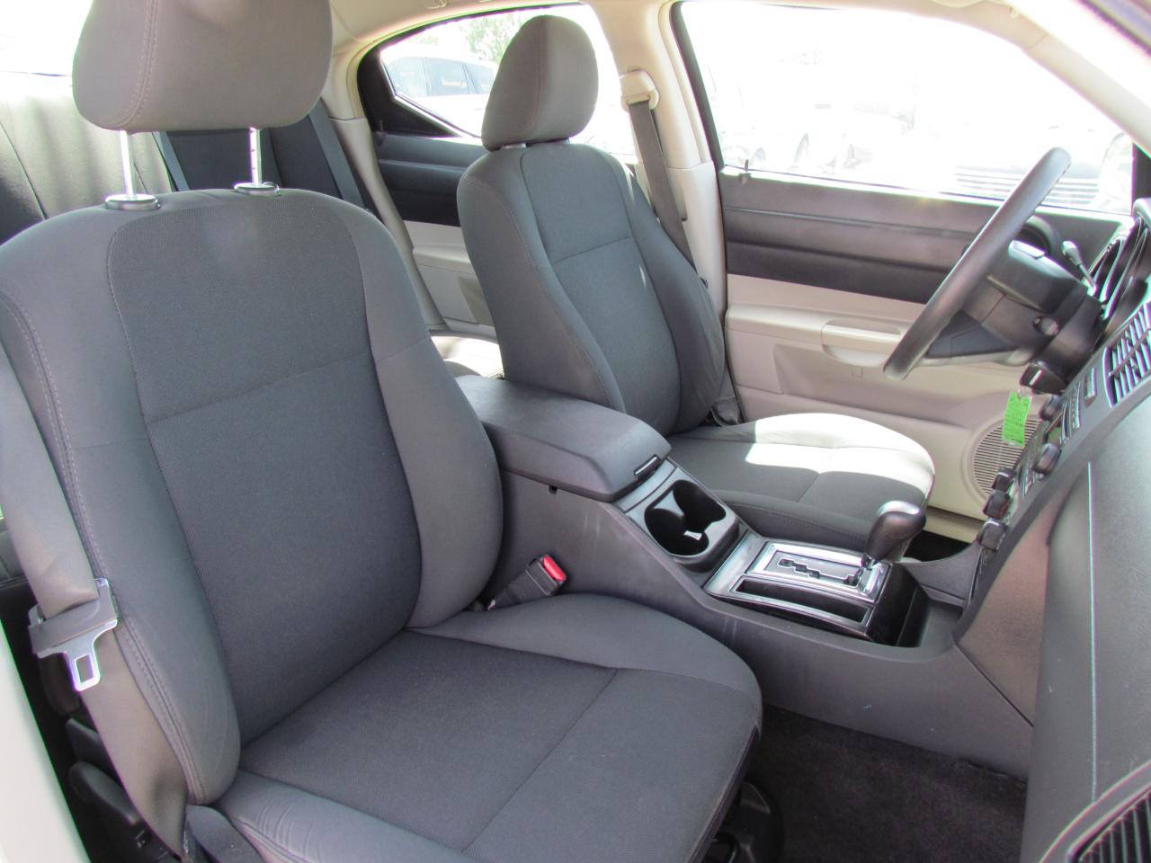 Dodge Charger Base 2006