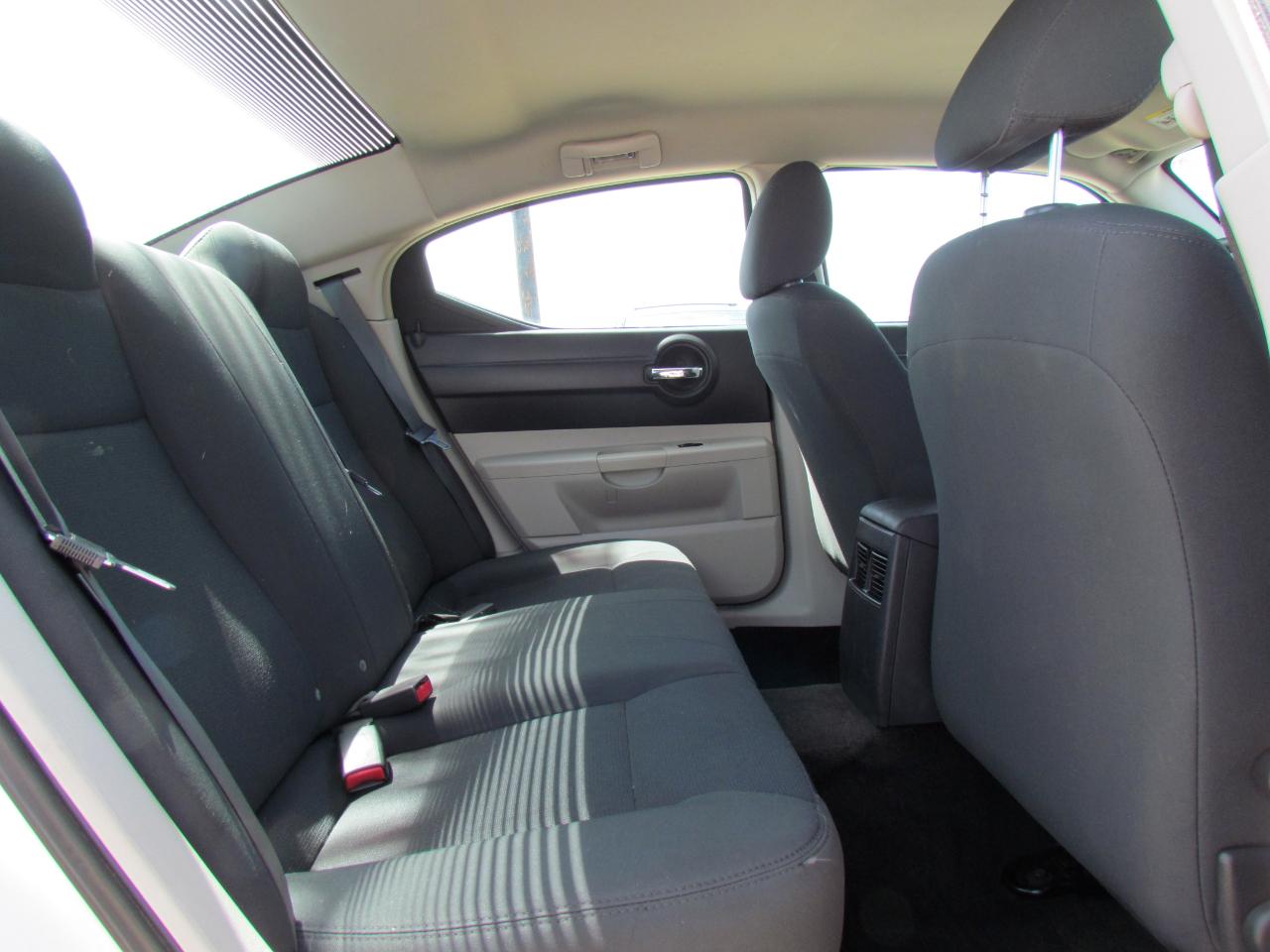Dodge Charger Base 2006