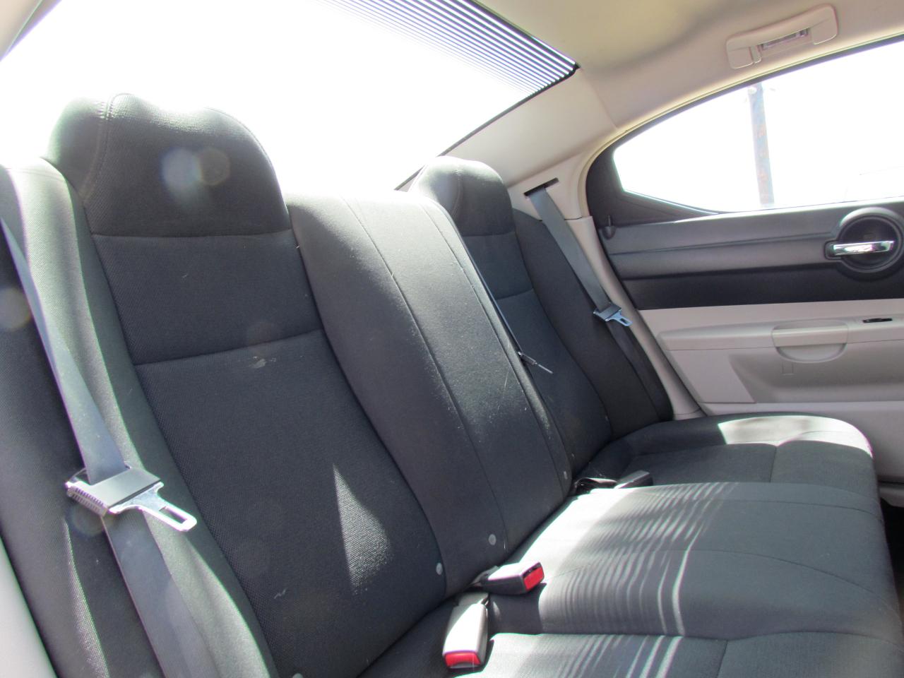 Dodge Charger Base 2006