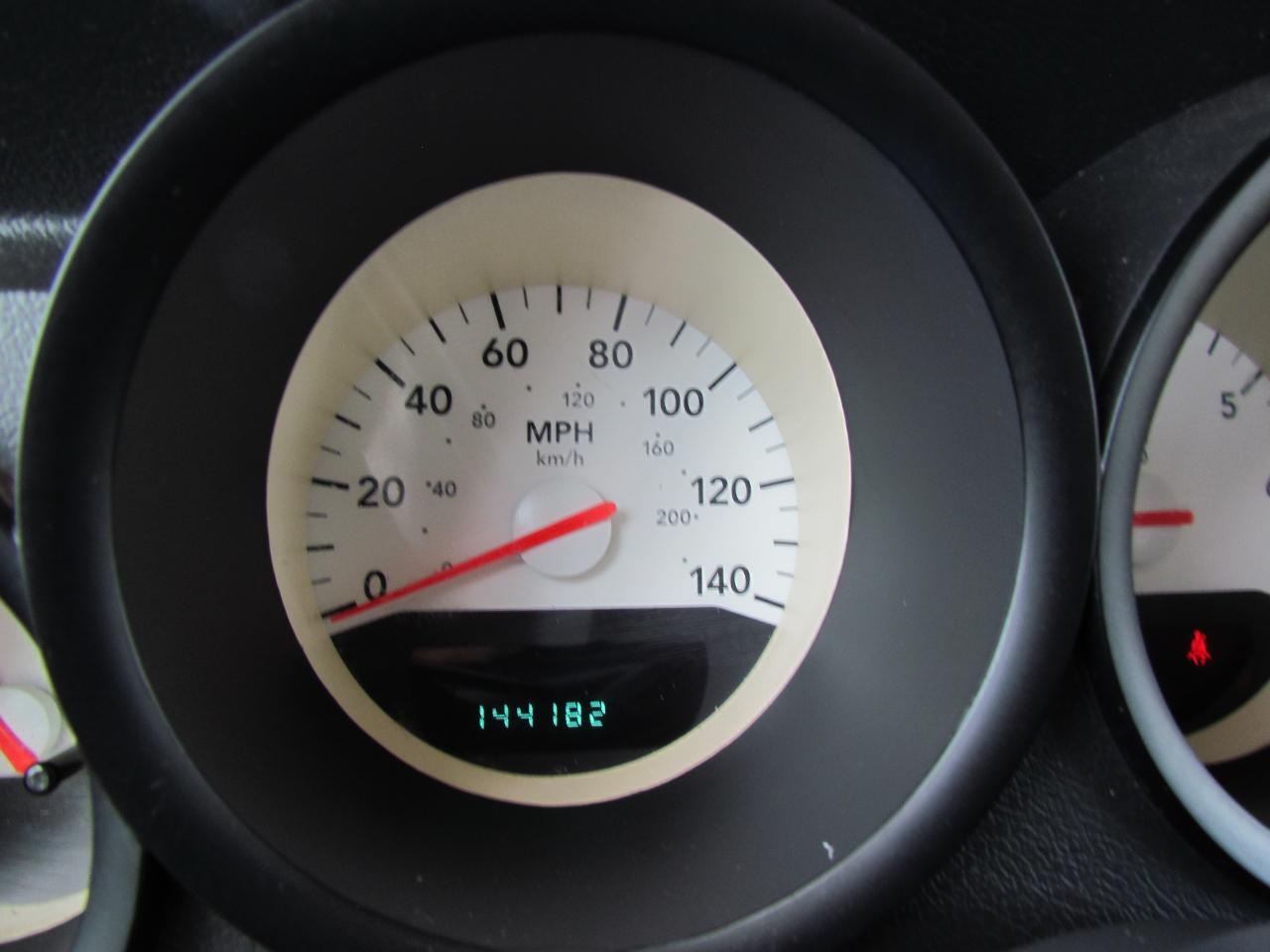 Dodge Charger Base 2006