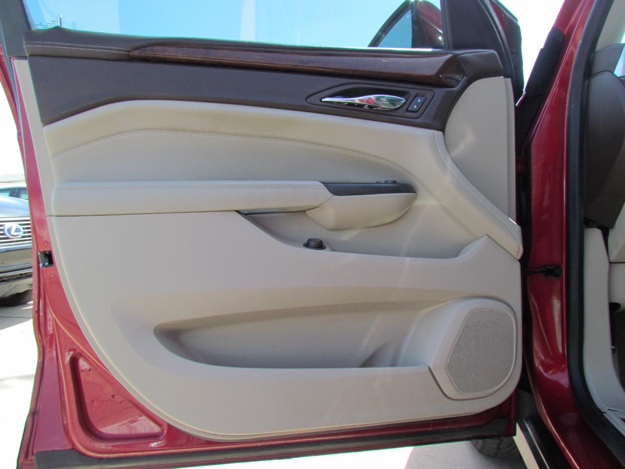 Cadillac SRX Luxury 2012