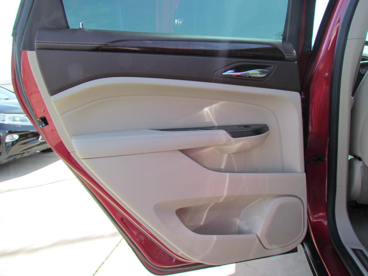 Cadillac SRX Luxury 2012