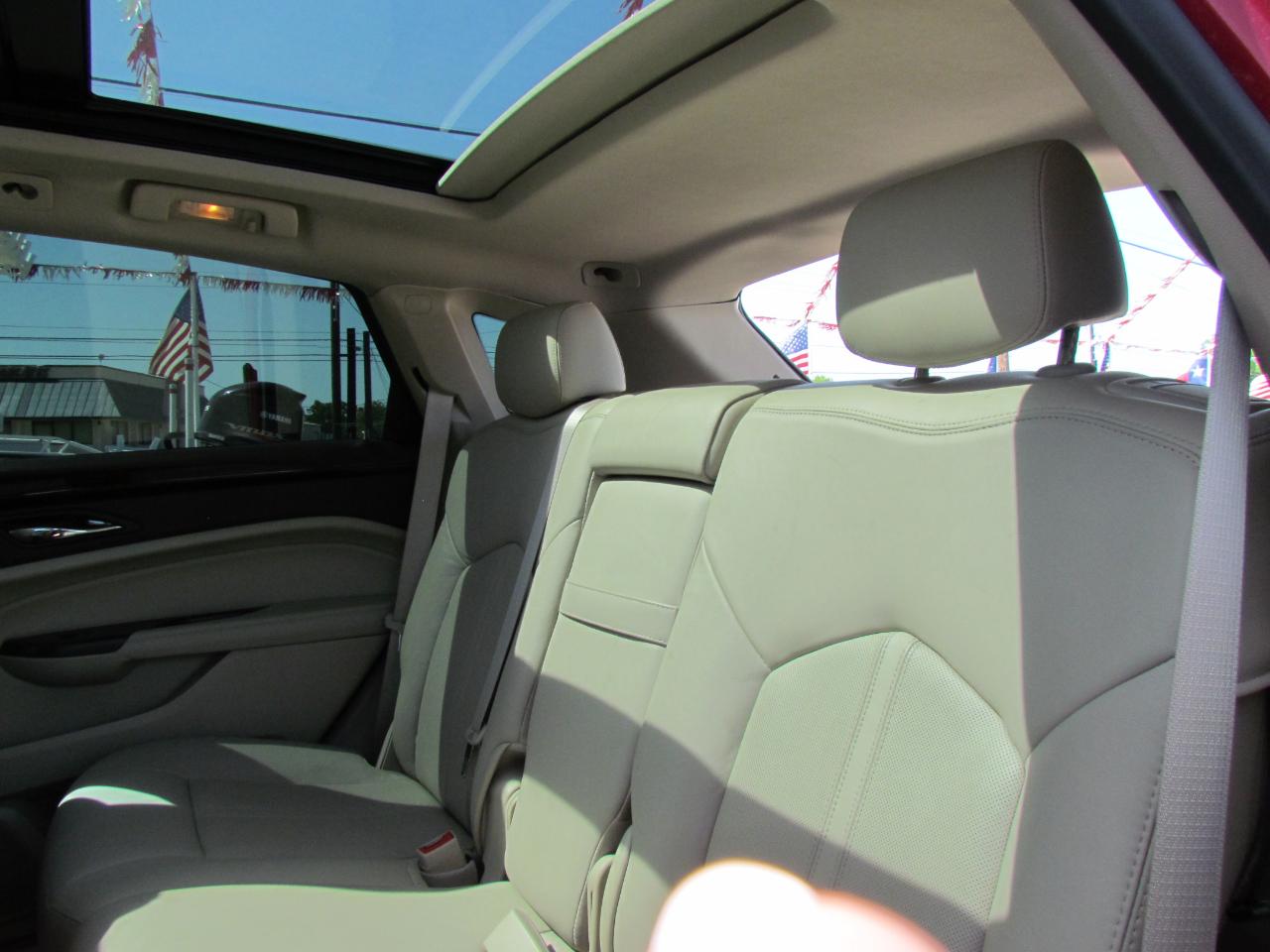 Cadillac SRX Luxury 2012