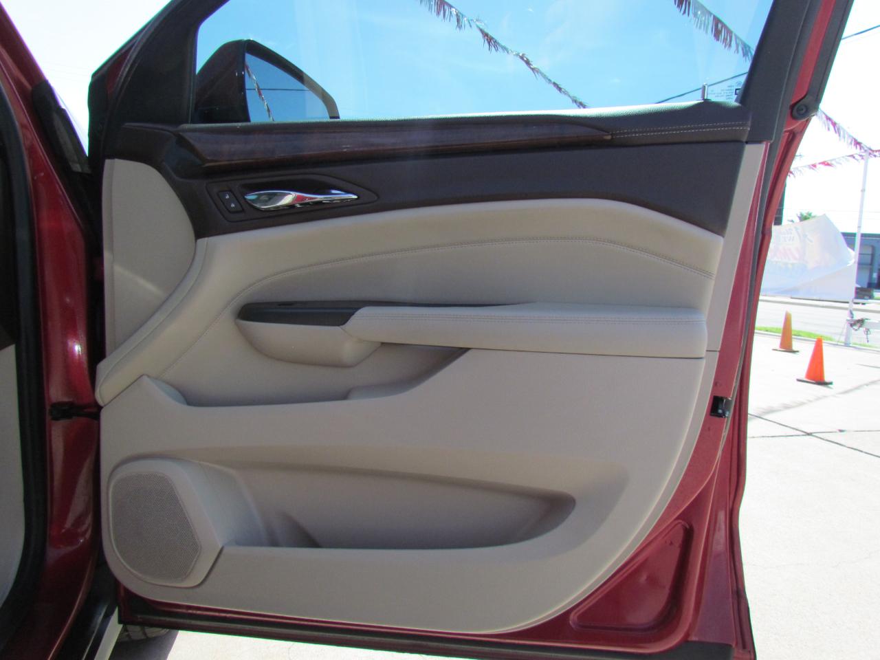 Cadillac SRX Luxury 2012