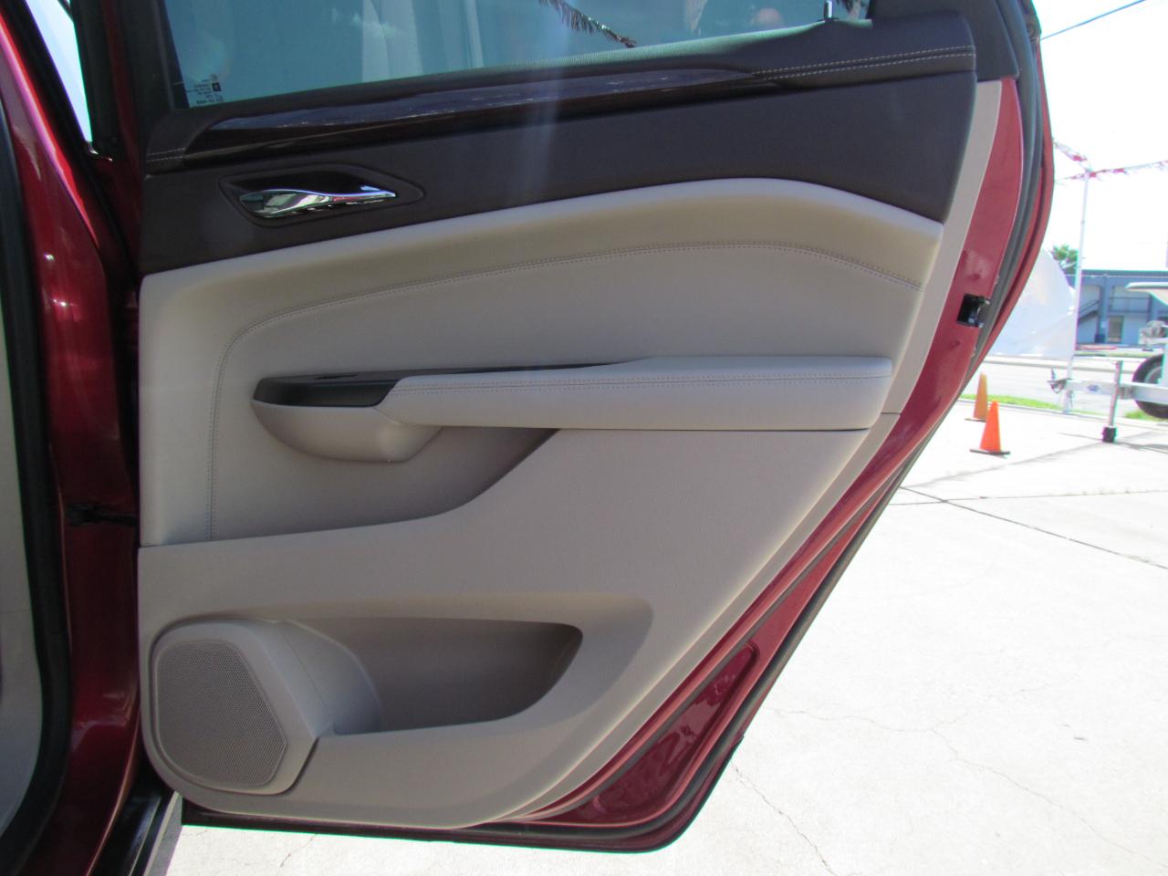 Cadillac SRX Luxury 2012