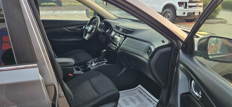 2018 Nissan Rogue SV - Photo 12