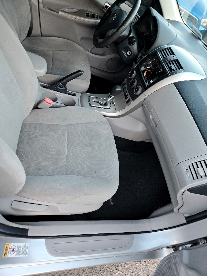 Toyota Corolla S 5-Speed MT 2011 Toyota Corolla S 5-Speed MT 2011