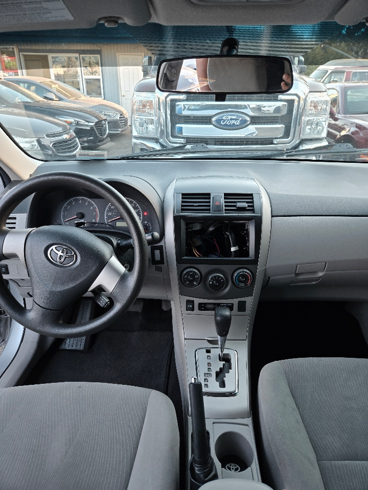 Toyota Corolla S 5-Speed MT 2011 Toyota Corolla S 5-Speed MT 2011