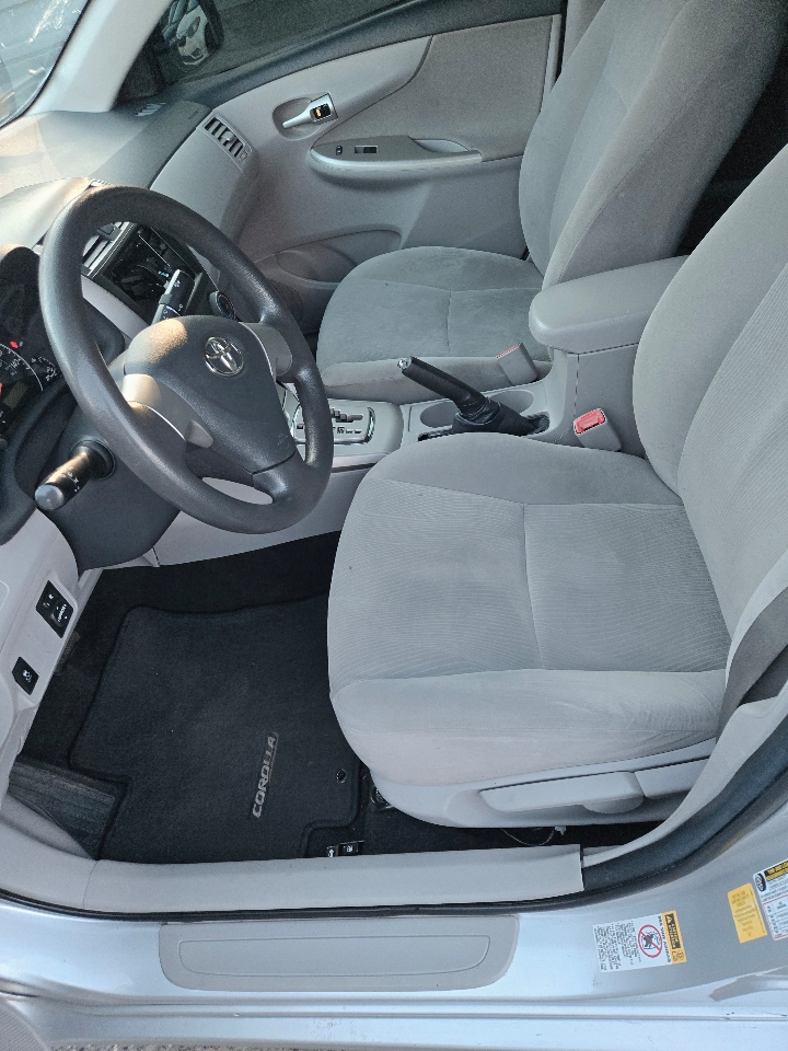Toyota Corolla S 5-Speed MT 2011 Toyota Corolla S 5-Speed MT 2011