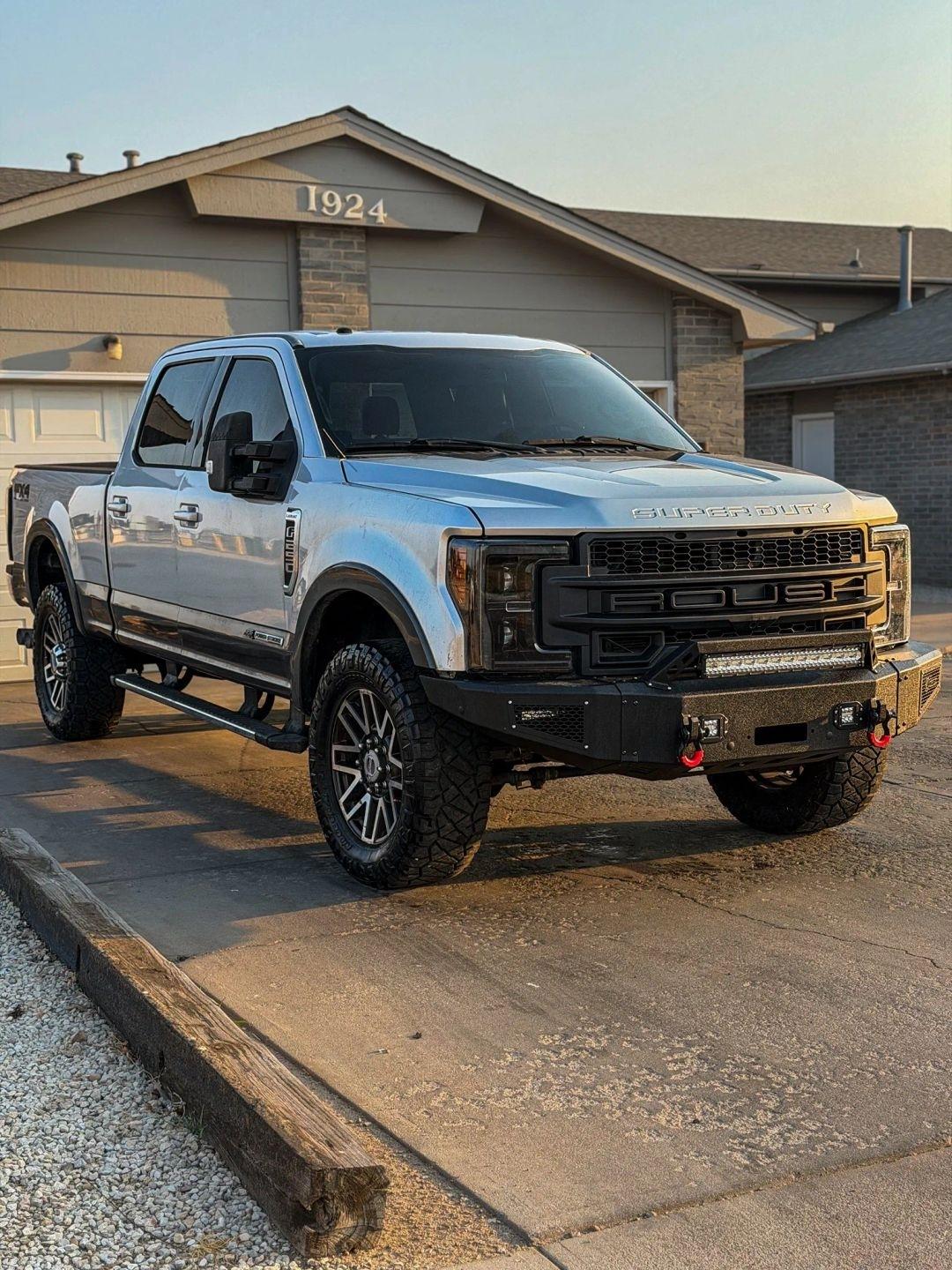 2017 Ford F-250 SD LARIAT 4DR
