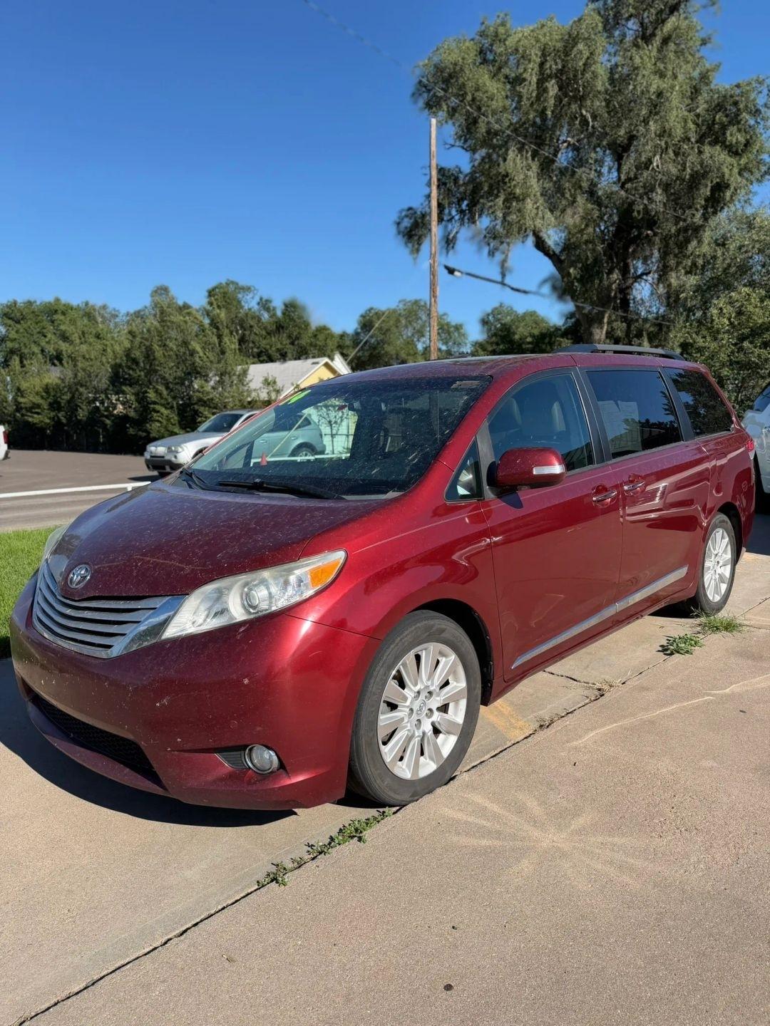 2014 Toyota Sienna 5dr 8-Pass Van V6 XLE FWD (Natl)
