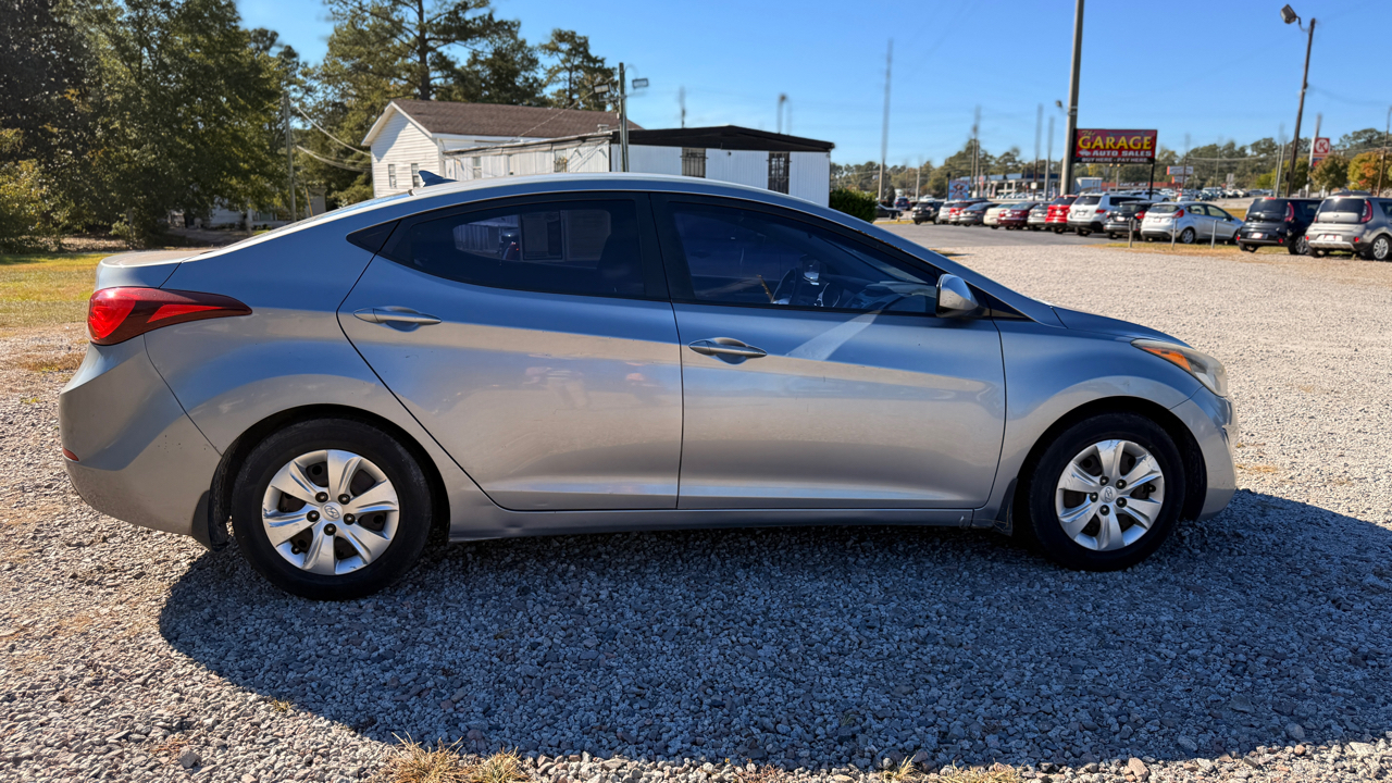 Hyundai Elantra SE 6AT 2016 Hyundai Elantra SE 6AT 2016
