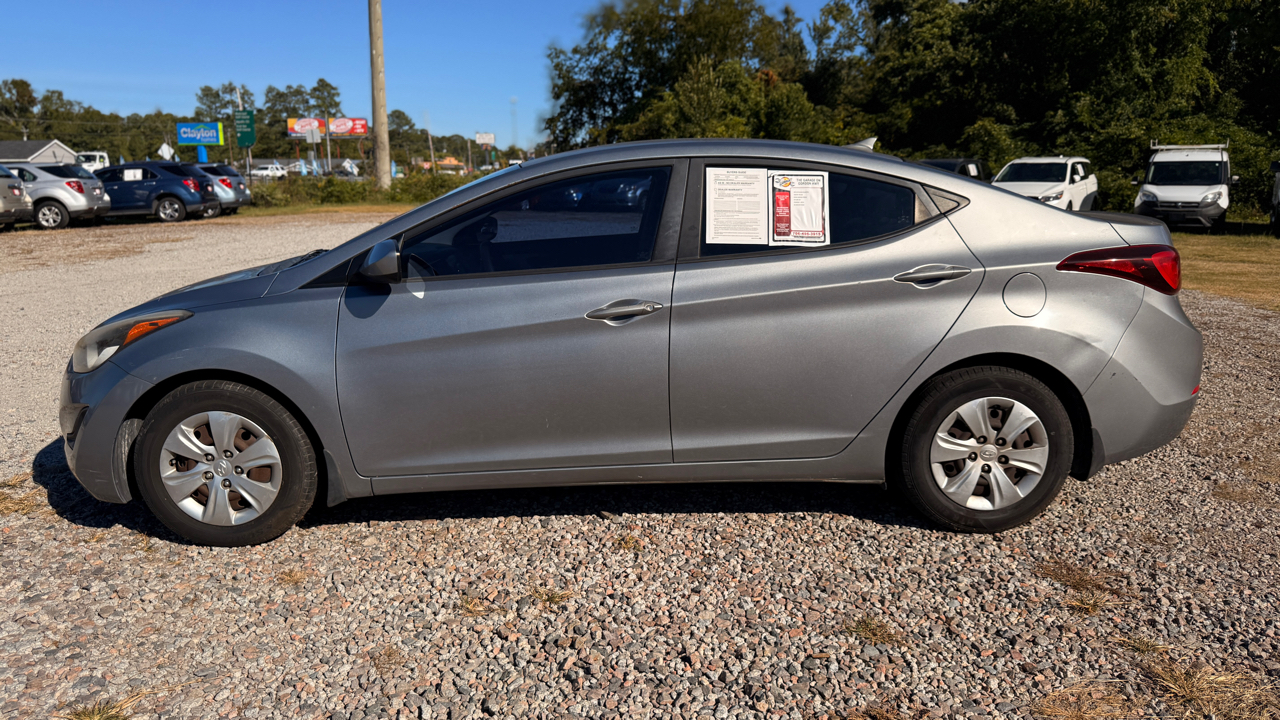 Hyundai Elantra SE 6AT 2016 Hyundai Elantra SE 6AT 2016
