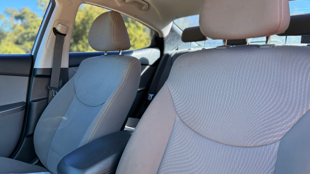 Hyundai Elantra SE 6AT 2016 Hyundai Elantra SE 6AT 2016