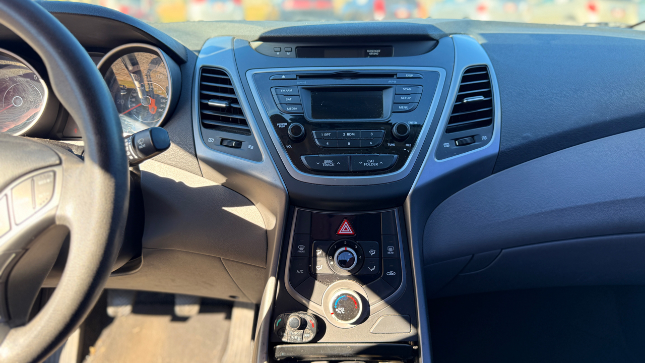 Hyundai Elantra SE 6AT 2016 Hyundai Elantra SE 6AT 2016