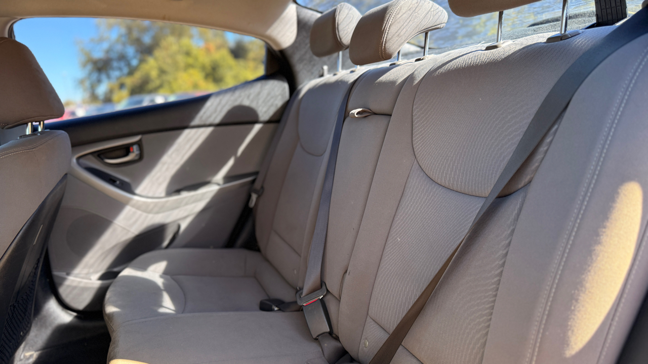 Hyundai Elantra SE 6AT 2016 Hyundai Elantra SE 6AT 2016