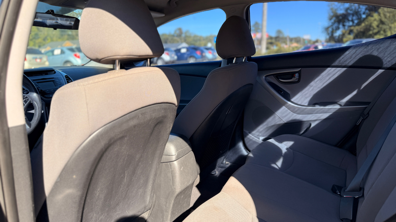 Hyundai Elantra SE 6AT 2016 Hyundai Elantra SE 6AT 2016