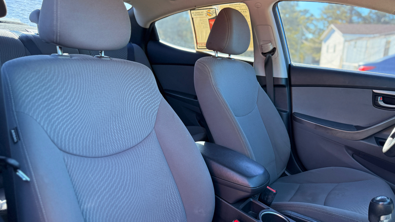 Hyundai Elantra SE 6AT 2016 Hyundai Elantra SE 6AT 2016