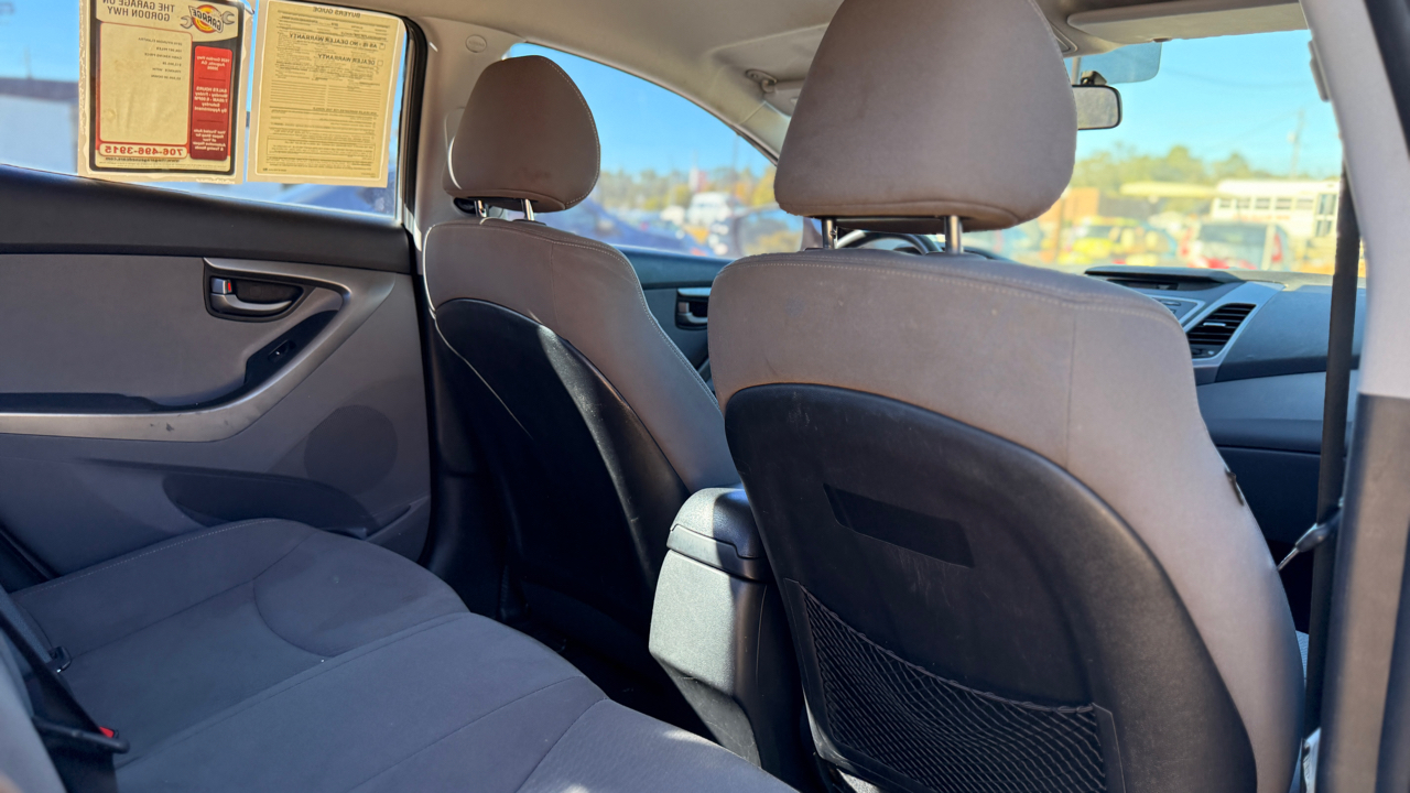 Hyundai Elantra SE 6AT 2016 Hyundai Elantra SE 6AT 2016