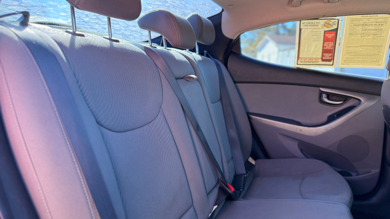 Hyundai Elantra SE 6AT 2016 Hyundai Elantra SE 6AT 2016