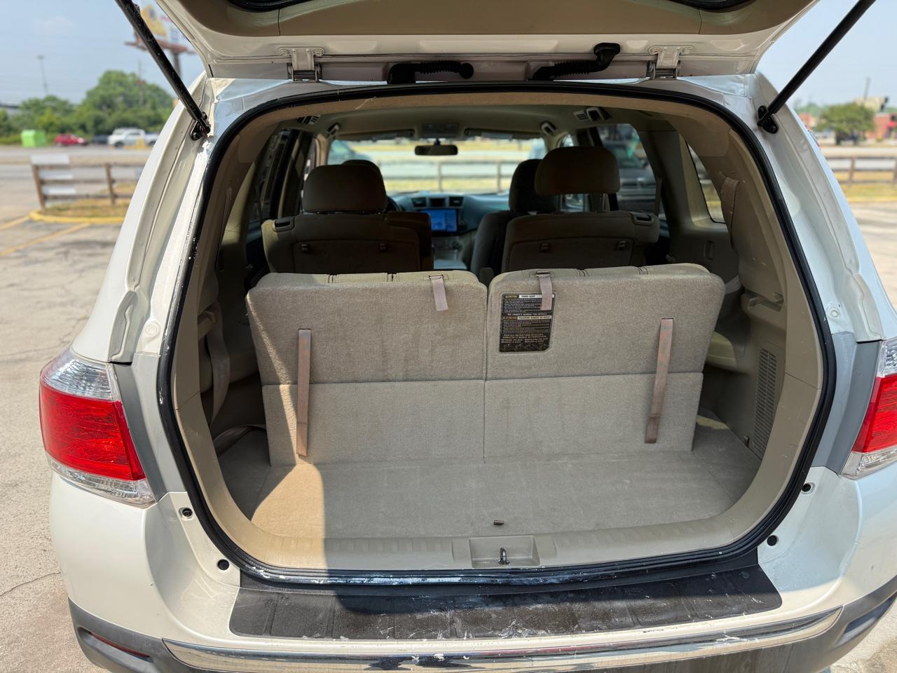 Toyota Highlander Base 2WD V6 2011